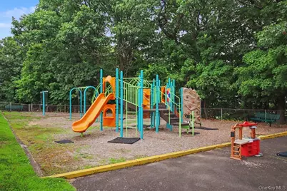 636 Sierra Vista Lane, Valley Cottage, NY 10989 - Photo 35