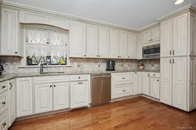 636 Sierra Vista Lane, Valley Cottage, NY 10989 - Photo 13