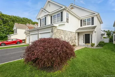 8 Jennifer Lane, Middle Island, NY 11953 - Photo 3