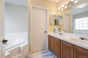 8 Jennifer Ln, Middle Island, NY 11953 - Photo 11