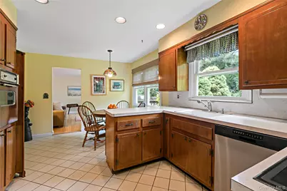 8 McKenna Place, Mamaroneck, NY 10543 - Photo 11