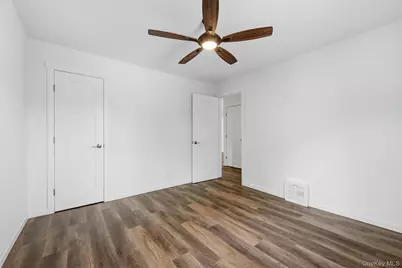 8 E Green Road, Rock Tavern, NY 12575 - Photo 17