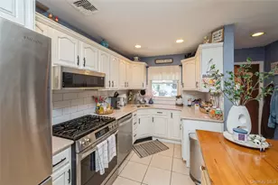 389 Briarwood Rd, Massapequa, NY 11758 - Photo 5