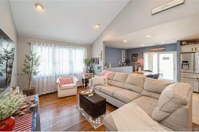 389 Briarwood Road, Massapequa, NY 11758 - Photo 9