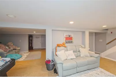 389 Briarwood Road, Massapequa, NY 11758 - Photo 17