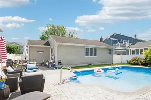389 Briarwood Rd, Massapequa, NY 11758 - Photo 3