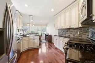 112 The Glen, Glen Head, NY 11545 - Photo 11