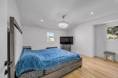 206-15 Richland Avenue, Oakland Gardens, NY 11364 - Photo 9