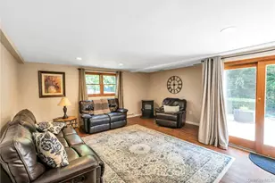 4 Dale Ct, Hauppauge, NY 11788 - Photo 17