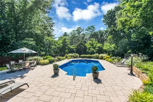 4 Dale Ct, Hauppauge, NY 11788 - Photo 3
