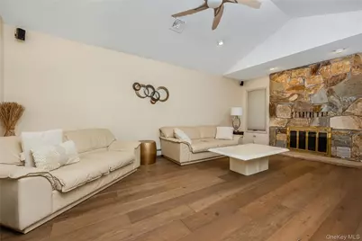 6 Twilight Court, Melville, NY 11747 - Photo 15