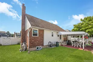 23 Scholl Dr, Farmingdale, NY 11735 - Photo 7