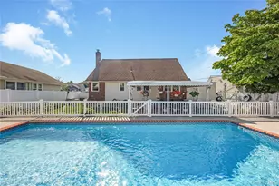 23 Scholl Dr, Farmingdale, NY 11735 - Photo 9