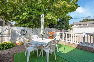 23 Scholl Dr, Farmingdale, NY 11735 - Photo 5