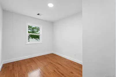 606 Catskill Avenue, Lindenhurst, NY 11757 - Photo 13