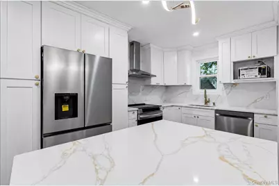 606 Catskill Avenue, Lindenhurst, NY 11757 - Photo 7