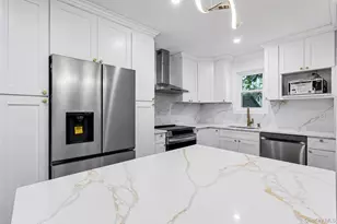 606 Catskill Ave, Lindenhurst, NY 11757 - Photo 7