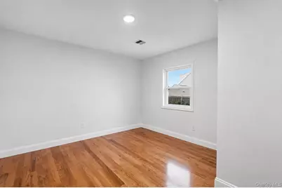 606 Catskill Avenue, Lindenhurst, NY 11757 - Photo 11