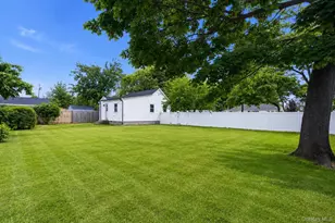 606 Catskill Ave, Lindenhurst, NY 11757 - Photo 3