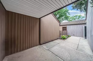 194 Strathmore Gate Dr, Stony Brook, NY 11790 - Photo 5