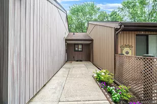 194 Strathmore Gate Dr, Stony Brook, NY 11790 - Photo 3