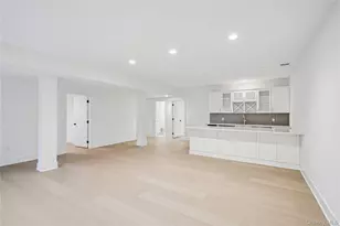 14 Sequoia Cir, Manhasset, NY 11030 - Photo 11