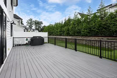 115 Three Ponds Lane E, Woodbury, NY 11797 - Photo 33