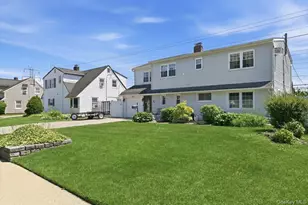 30 Universe Dr, Levittown, NY 11756 - Photo 3