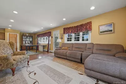 30 Universe Drive, Levittown, NY 11756 - Photo 15