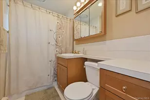 30 Universe Dr, Levittown, NY 11756 - Photo 17