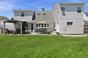 30 Universe Dr, Levittown, NY 11756 - Photo 35