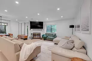 49 Wimbledon Dr, Roslyn, NY 11576 - Photo 5