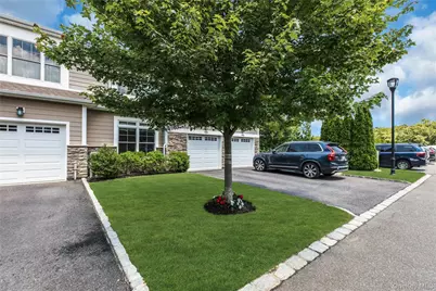 45104 Silver Birch Lane, Plainview, NY 11803 - Photo 39