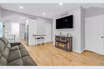 86 Eastview Road, Ronkonkoma, NY 11779 - Photo 3