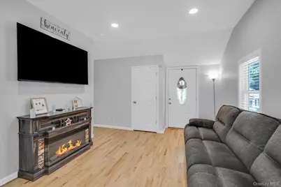 86 Eastview Road, Ronkonkoma, NY 11779 - Photo 5