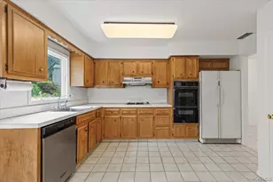35 Pinehurst Dr, Purchase, NY 10577 - Photo 9