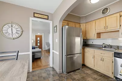 65 Moore Street, New Hyde Park, NY 11040 - Photo 9