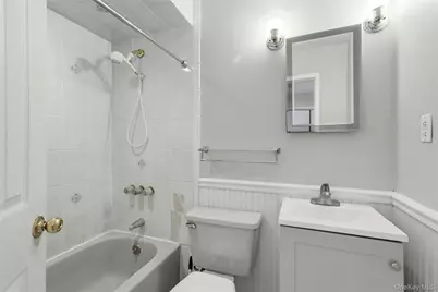 65 Moore Street, New Hyde Park, NY 11040 - Photo 17