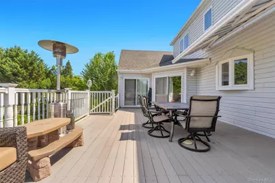 275 S Gillette Avenue, Bayport, NY 11705 - Photo 7
