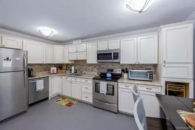40 W 4th Street #7, Patchogue, NY 11772 - Photo 5
