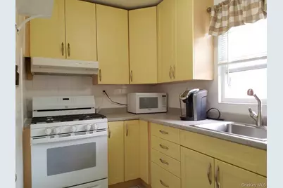 330 S Broadway #D9, Tarrytown, NY 10591 - Photo 3