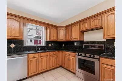 4004 Rombouts Avenue, Bronx, NY 10466 - Photo 11