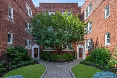 15 Gaynor Avenue #3E, Manhasset, NY 11030 - Photo 1