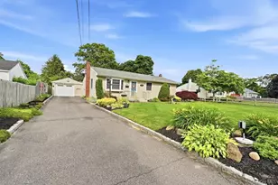 32 Jackson St, Riverhead, NY 11901 - Photo 3