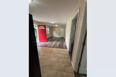 1121 Woodcrest Avenue, Riverhead, NY 11901 - Photo 3