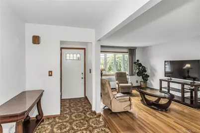 43 Grohmans Lane, Plainview, NY 11803 - Photo 3