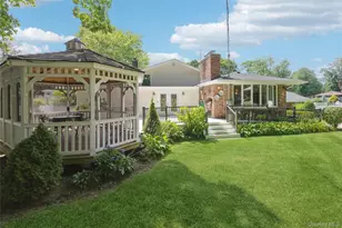 43 Viola Dr, Glen Cove, NY 11542 - Photo 29