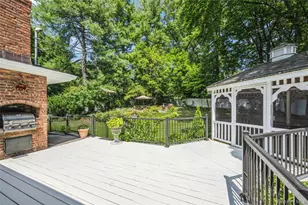 43 Viola Dr, Glen Cove, NY 11542 - Photo 31