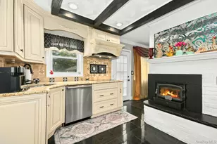 703 Lincoln Ave, Sayville, NY 11782 - Photo 9