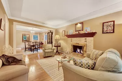 179 Scarcliffe Drive, Malverne, NY 11565 - Photo 11